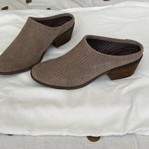 Tan Suede 7M Me Too Mules with 2" chunky heels
